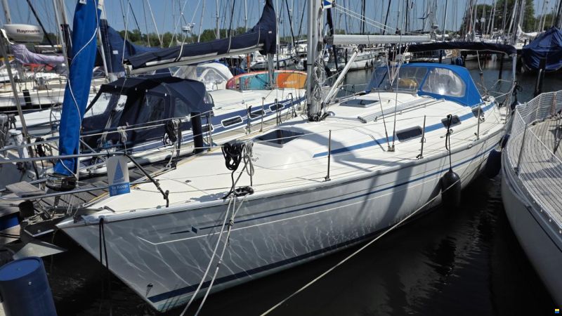 Bavaria C37-2 cabin