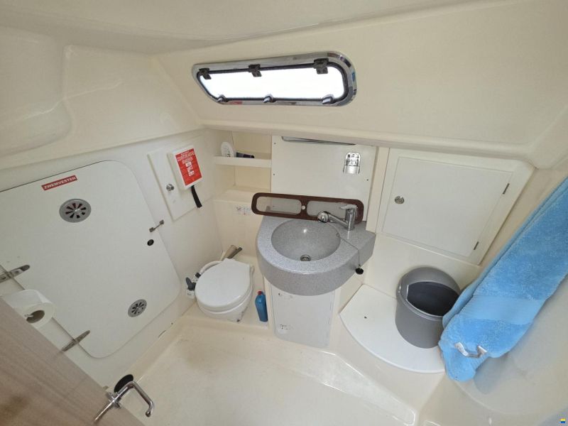 Bavaria C37-2 cabin