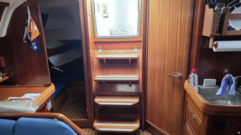 Bavaria C37-2 cabin