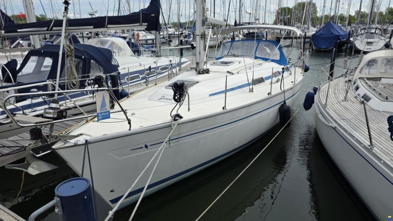 Bavaria C37-2 cabin