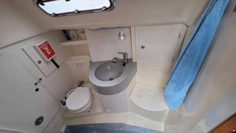 Bavaria C37-2 cabin