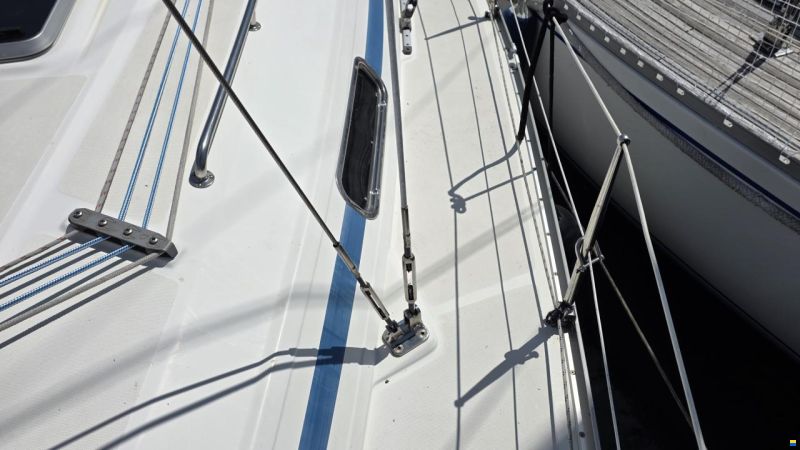 Bavaria C37-2 cabin