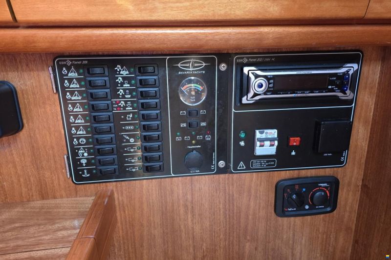Bavaria 36-3 cabin