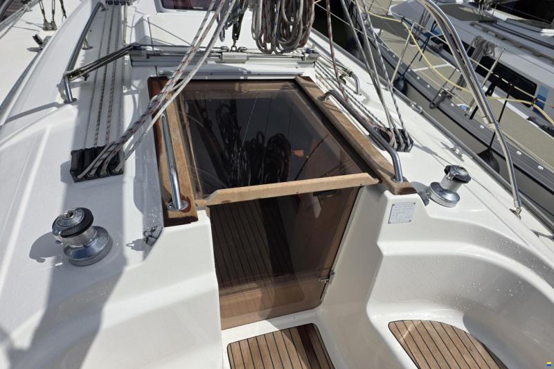 Bavaria 36-3 cabin