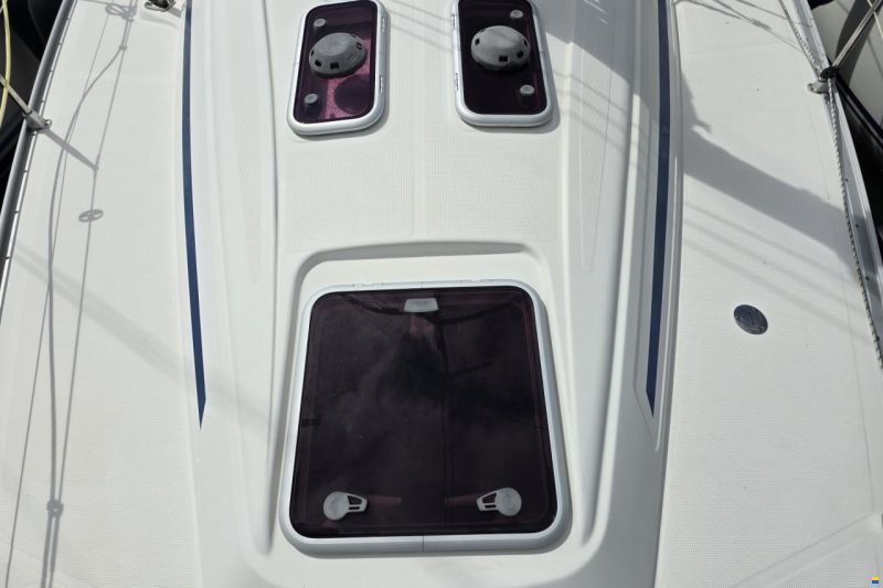 Bavaria 36-3 cabin