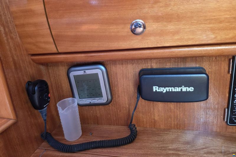 Bavaria 36-3 cabin