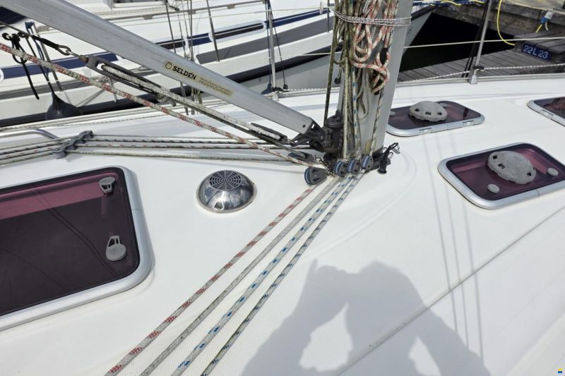 Bavaria 36-3 cabin