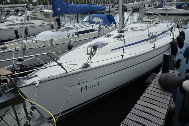 Bavaria 36-3 cabin