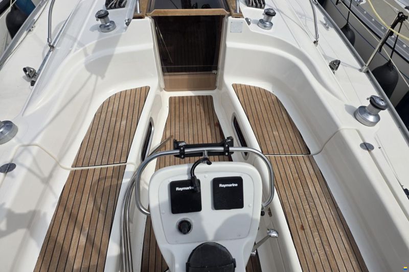 Bavaria 36-3 cabin