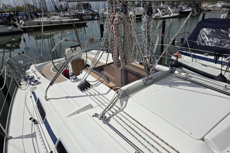 Bavaria 36-3 cabin