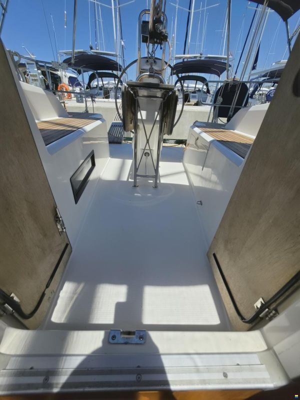 Bavaria CRUISER 33