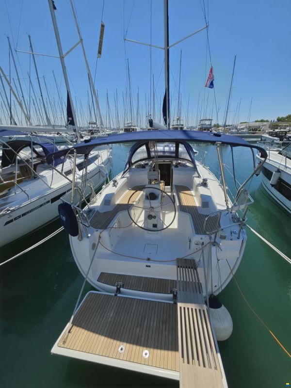 Bavaria CRUISER 33