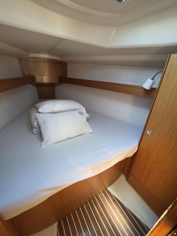 Bavaria CRUISER 33
