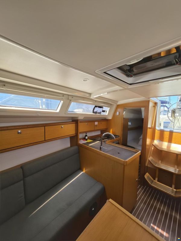 Bavaria CRUISER 33