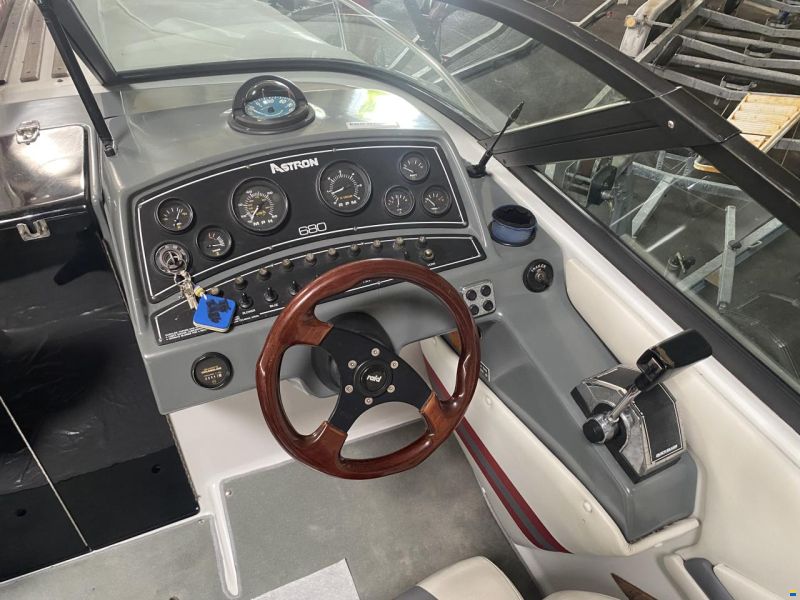 MerCruiser Lambro Astron 680