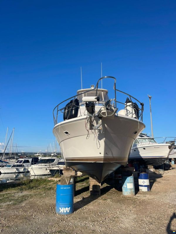 Riviera 37 Flybridge
