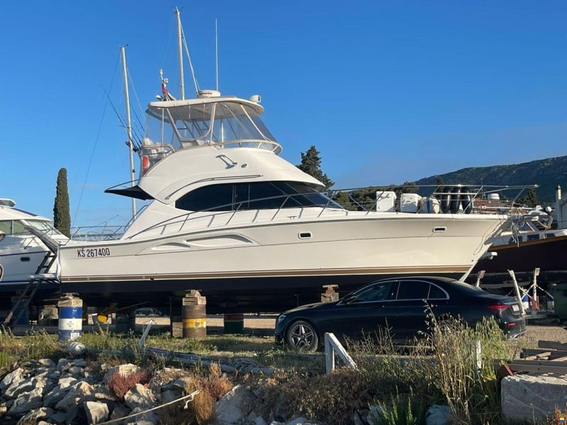 Riviera 37 Flybridge