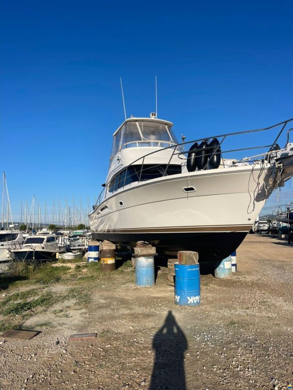 Riviera 37 Flybridge
