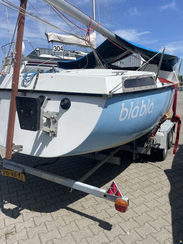 Dufour T7