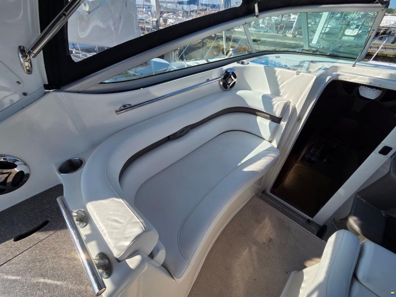 Rinker 260 Express Cruiser