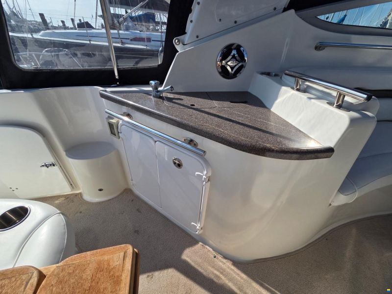 Rinker 260 Express Cruiser
