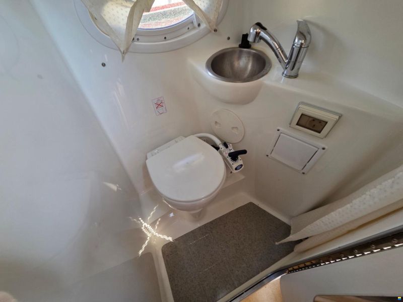 Rinker 260 Express Cruiser
