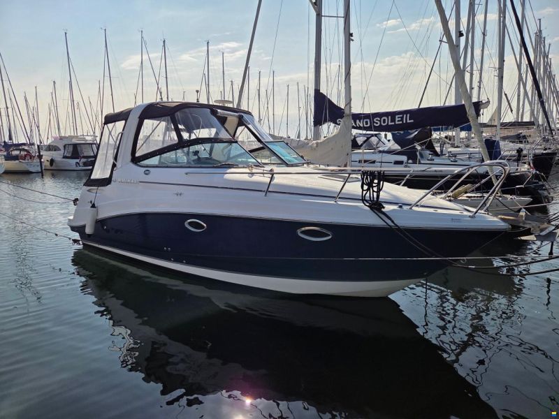Rinker 260 Express Cruiser