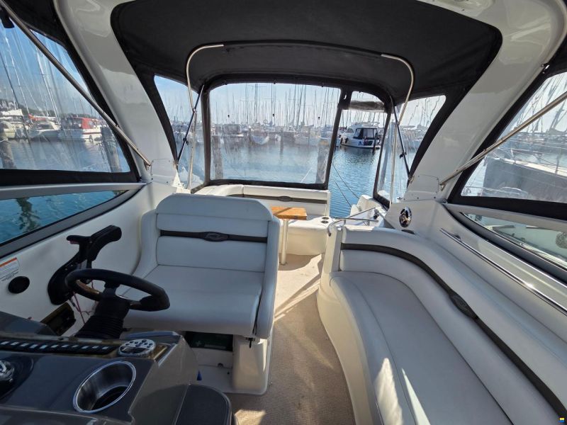 Rinker 260 Express Cruiser