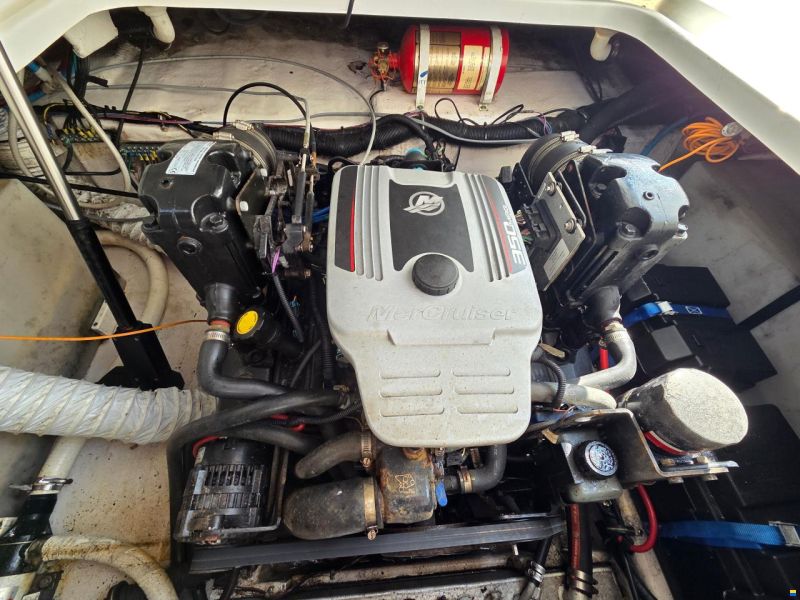 Rinker 260 Express Cruiser