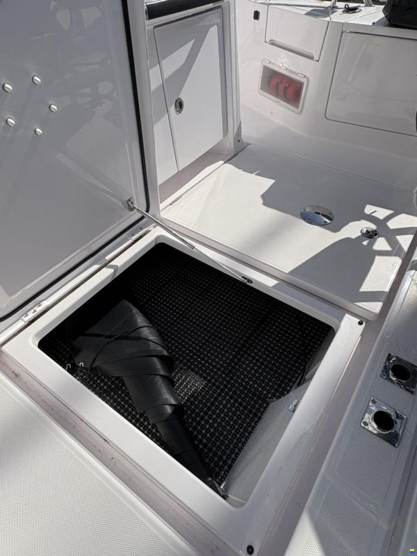 Axopar 37 XC Cross Cabin