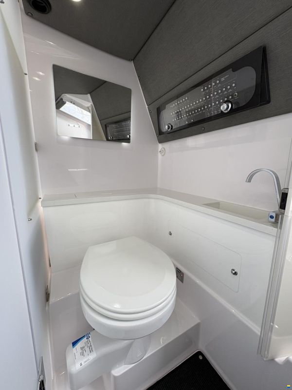 Axopar 37 XC Cross Cabin
