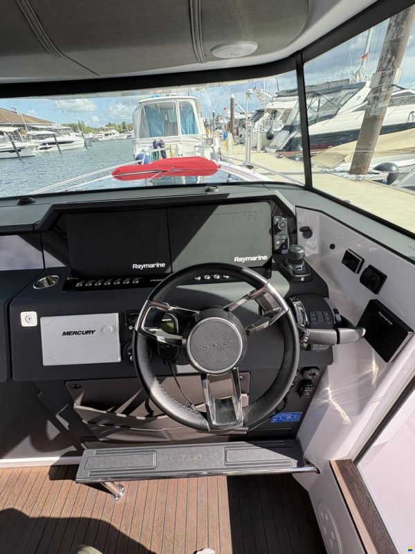 Axopar 37 XC Cross Cabin