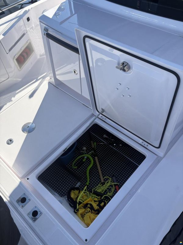 Axopar 37 XC Cross Cabin