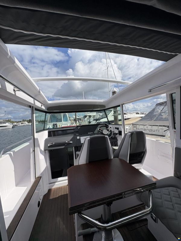 Axopar 37 XC Cross Cabin