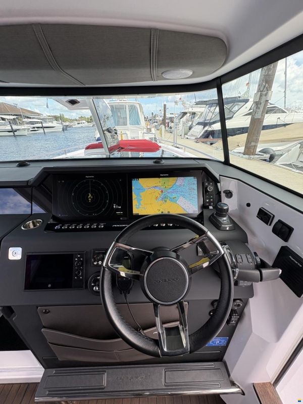 Axopar 37 XC Cross Cabin