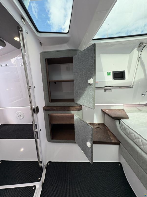 Axopar 37 XC Cross Cabin
