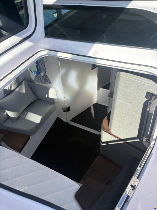 Axopar 37 XC Cross Cabin
