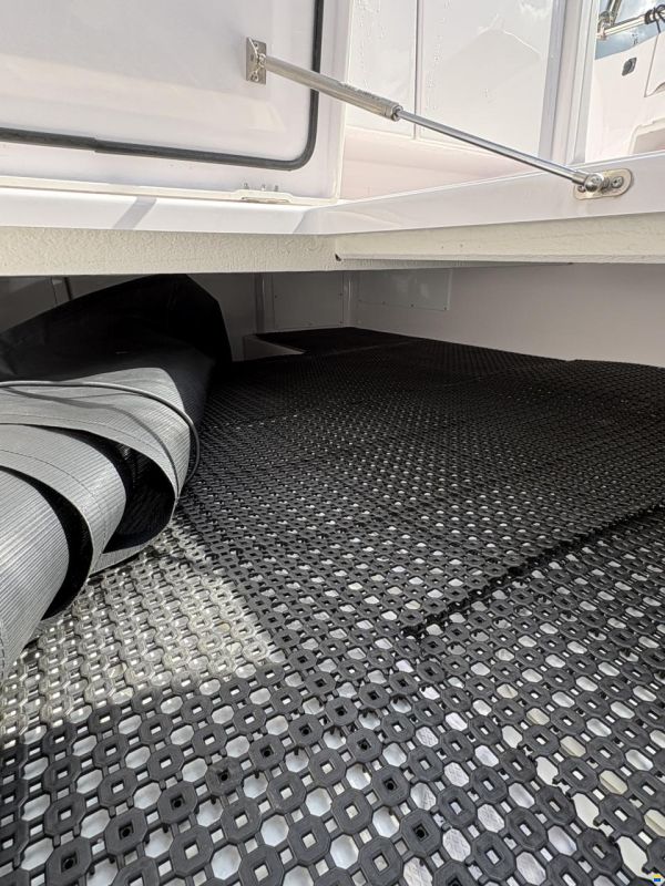 Axopar 37 XC Cross Cabin