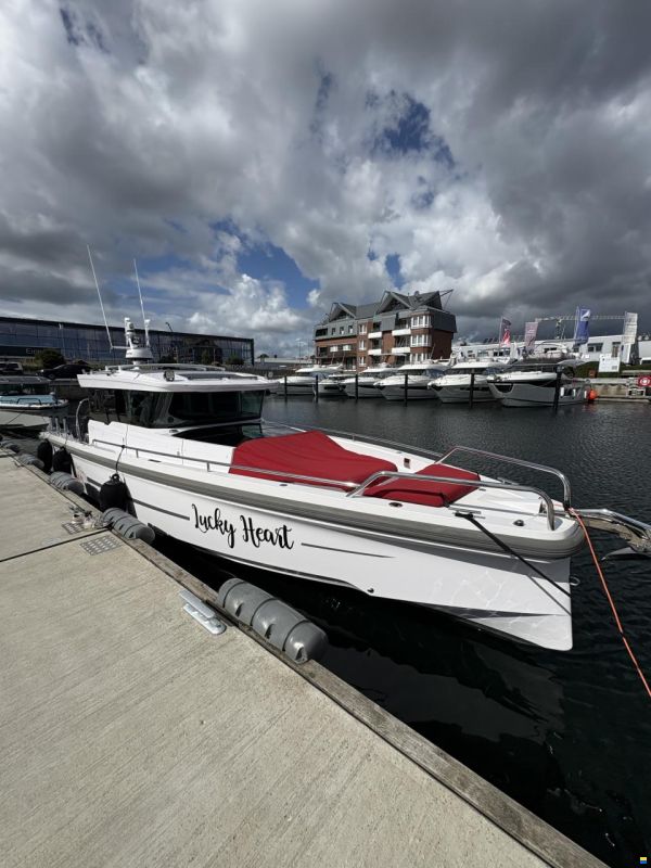 Axopar 37 XC Cross Cabin