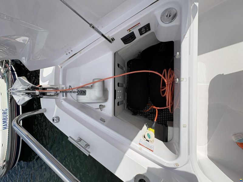 Axopar 37 XC Cross Cabin