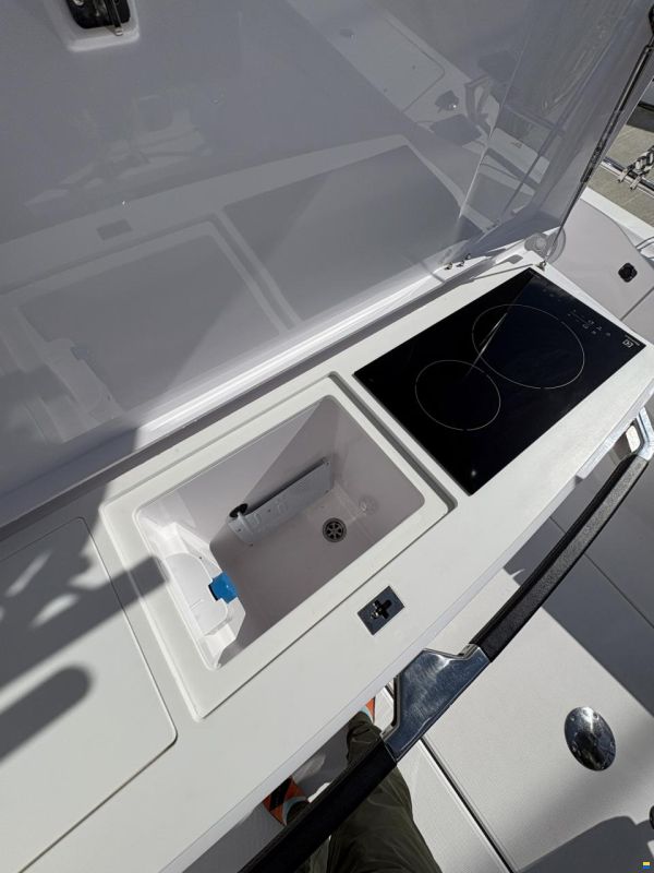 Axopar 37 XC Cross Cabin