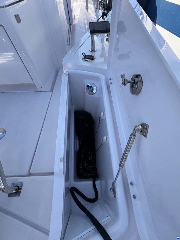 Axopar 37 XC Cross Cabin