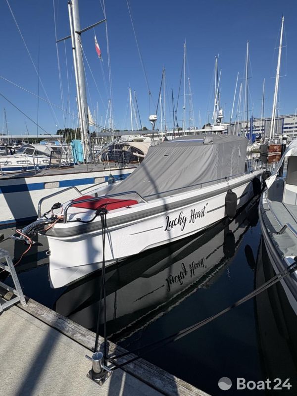 Axopar 37 XC Cross Cabin