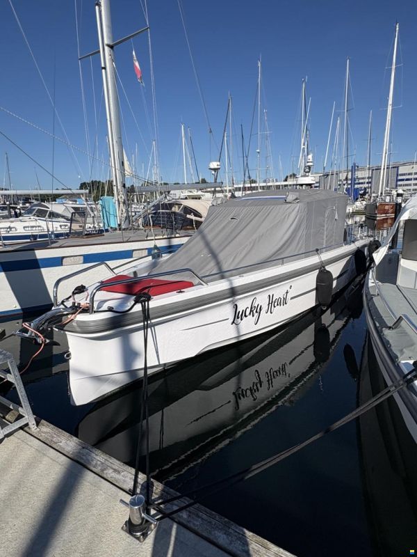 Axopar 37 XC Cross Cabin