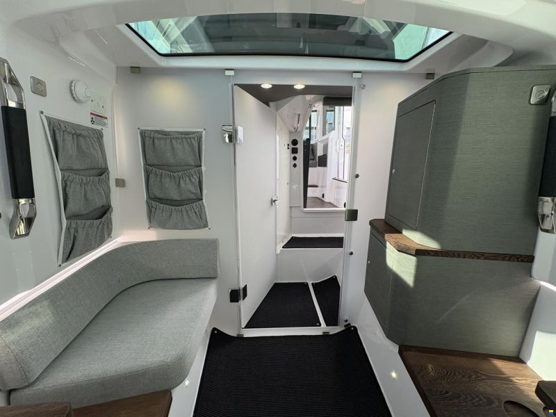 Axopar 37 XC Cross Cabin