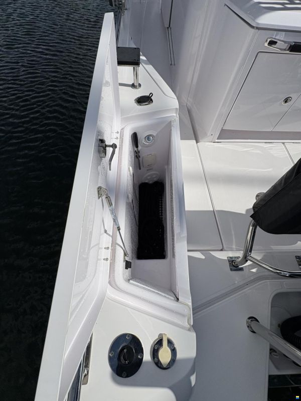Axopar 37 XC Cross Cabin