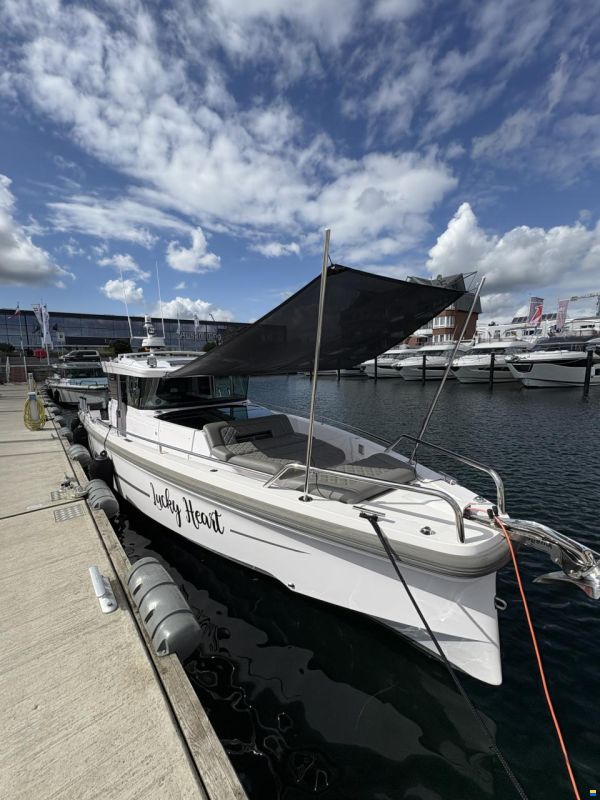 Axopar 37 XC Cross Cabin