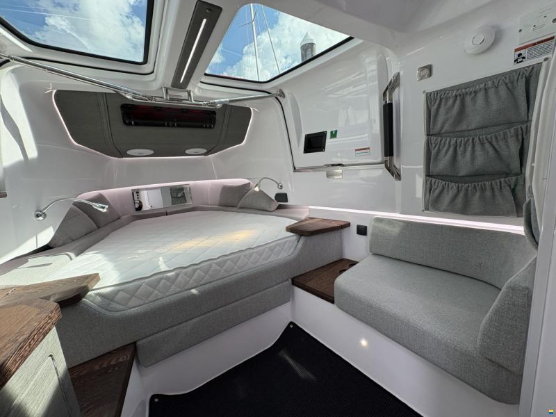 Axopar 37 XC Cross Cabin