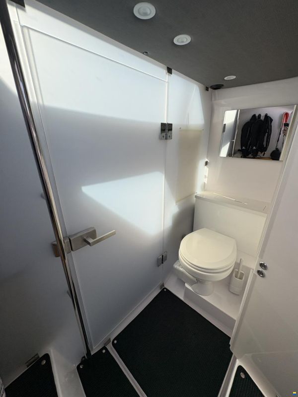Axopar 37 XC Cross Cabin