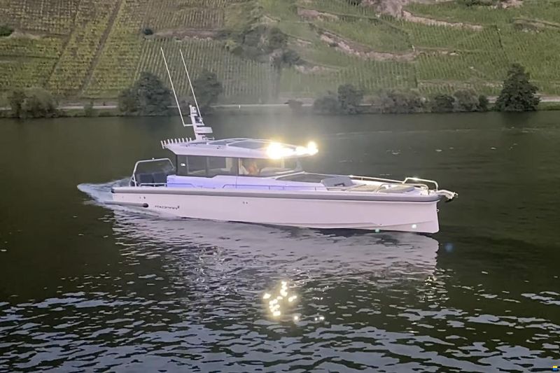 Axopar 37 XC Cross Cabin